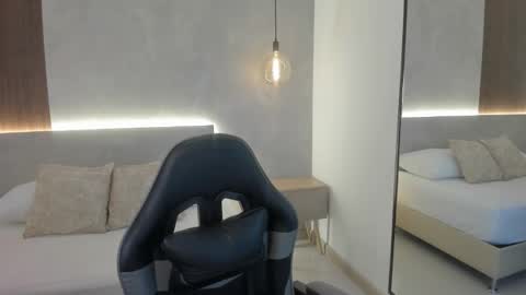 E M M A online show from March 19, 7:40 pm