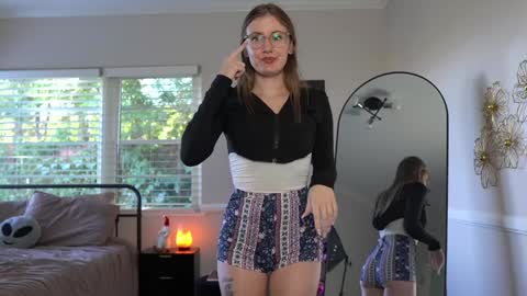 Snapshot of emma_ruby chatting on December 7, 5:53 pm Emma Ruby online show from December 7, 5:53 pm