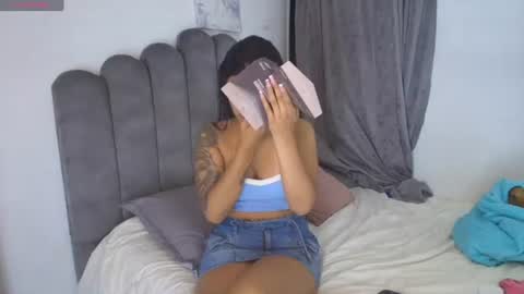 emma_saenz01 online show from June 24, 5:50 am
