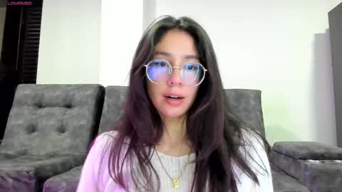 Snapshot of emma_sandovaal chatting on October 6, 6:11 am Emma online show from October 6, 6:11 am