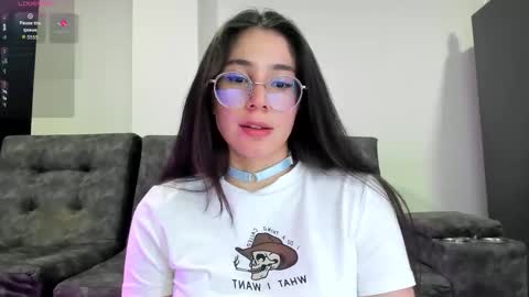 Snapshot of emma_sandovaal chatting on October 10, 3:27 am Emma online show from October 10, 3:27 am