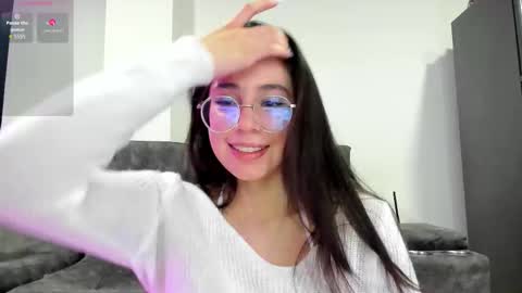 Snapshot of emma_sandovaal chatting on December 2, 4:18 am Emma online show from December 2, 4:18 am