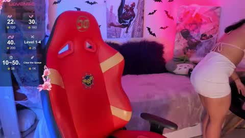 Snapshot of emma_soffia chatting on October 28, 7:05 pm EMMA online show from October 28, 7:05 pm