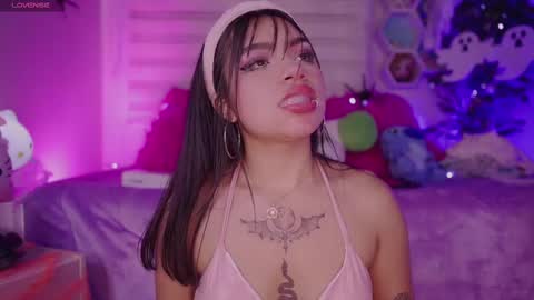 Snapshot of emma_soffia_ chatting on October 7, 8:06 pm EMMA online show from October 7, 8:06 pm