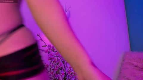 Snapshot of emma_soffia_ chatting on December 2, 11:45 pm EMMA online show from December 2, 11:45 pm