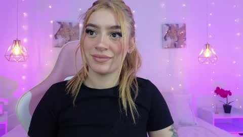 Snapshot of emma_softt chatting on April 8, 5:51 am Emma Softt online show from April 8, 5:51 am