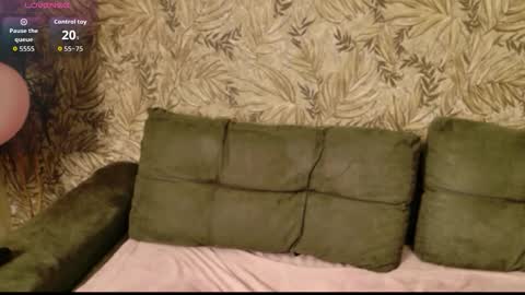 Snapshot of emma_tris chatting on February 28, 7:15 pm Emma online show from February 28, 7:15 pm