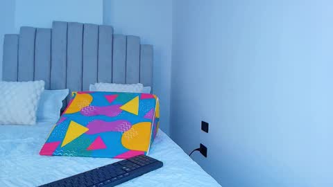 Snapshot of emma_trix chatting on November 6, 11:55 am Emma online show from November 6, 11:55 am