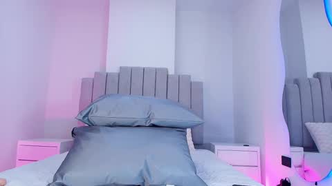 Snapshot of emma_trix chatting on November 12, 11:54 am Emma online show from November 12, 11:54 am