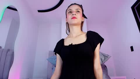 Snapshot of emma_trix chatting on November 15, 12:02 pm Emma online show from November 15, 12:02 pm