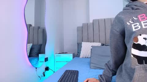 Snapshot of emma_trix chatting on November 20, 11:54 am Emma online show from November 20, 11:54 am