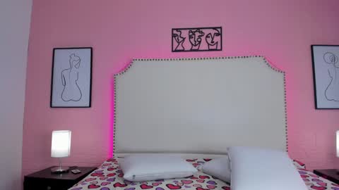 emma_whitee_ online show from October 13, 1:11 pm