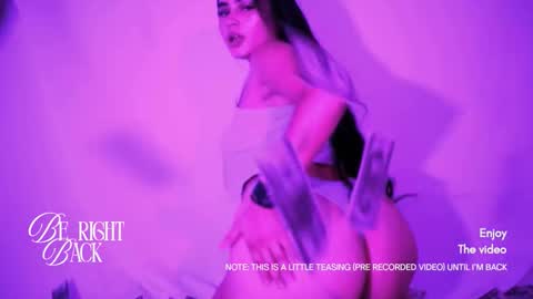 emma_whitee_ online show from November 25, 12:16 pm