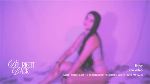 emma_whitee_ online show from December 16, 12:21 pm