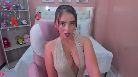 Snapshot of emma_wiliams_ chatting on March 26, 2:33 pm E M M A online show from March 26, 2:33 pm