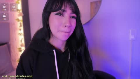 Snapshot of emma_woods__ chatting on December 15, 3:31 pm emma_woods__ online show from December 15, 3:31 pm