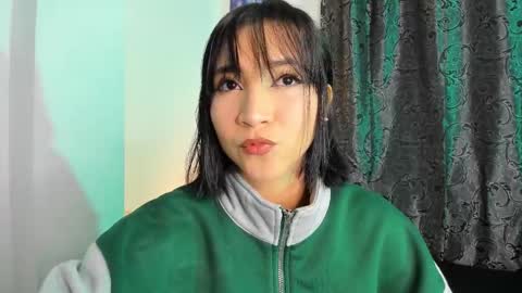 Snapshot of emma_woods__ chatting on September 9, 2:44 am emma_woods__ online show from September 9, 2:44 am
