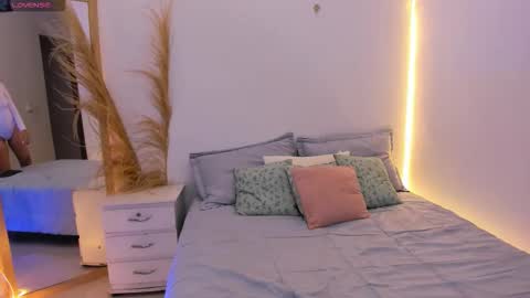 emma_woods__ online show from November 28, 1:47 pm