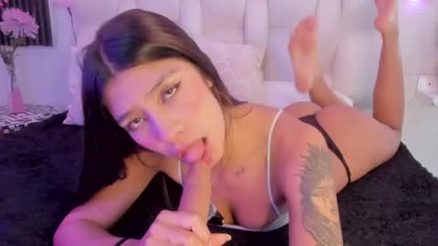 Snapshot of emmaa00_ chatting on April 13, 6:46 pm emmaa00_ online show from April 13, 6:46 pm