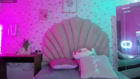 emmaa00_ online show from July 18, 5:17 pm