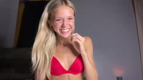 Snapshot of emmaabennett chatting on July 2, 2:44 am Emma Bennett online show from July 2, 2:44 am