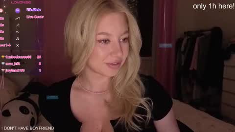 Snapshot of emmaandjake chatting on February 15, 3:09 pm emmaandjake online show from February 15, 3:09 pm