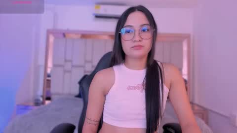 Snapshot of emmabeel chatting on November 4, 11:31 am Emma online show from November 4, 11:31 am