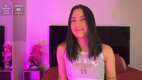 Snapshot of emmabeel chatting on June 27, 11:37 am Emma online show from June 27, 11:37 am
