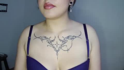 Snapshot of emmablakke chatting on July 25, 8:17 pm EmmaBlakke online show from July 25, 8:17 pm