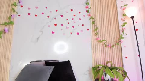 emmaclark_1 online show from September 20, 9:49 pm