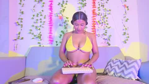 Emma online show from November 25, 2:06 pm