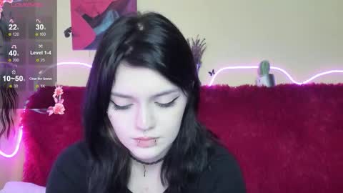 Snapshot of emmadarkk chatting on December 5, 3:52 pm Emma online show from December 5, 3:52 pm