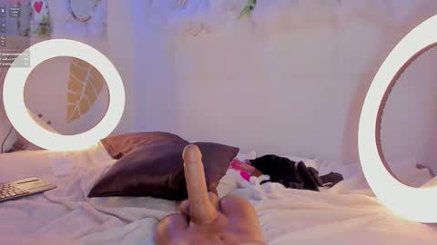 Emma Duque online show from December 1, 11:04 am