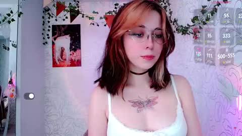 Snapshot of emmae__ chatting on February 20, 8:05 am Emma online show from February 20, 8:05 am