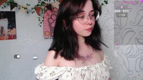 Snapshot of emmae__ chatting on April 10, 6:40 am Emma online show from April 10, 6:40 am