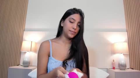 emmaespencer  online show from March 26, 11:16 am