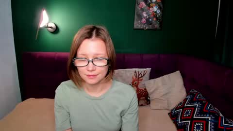 Snapshot of emmaethereal chatting on April 16, 1:39 am Emma 3 online show from April 16, 1:39 am