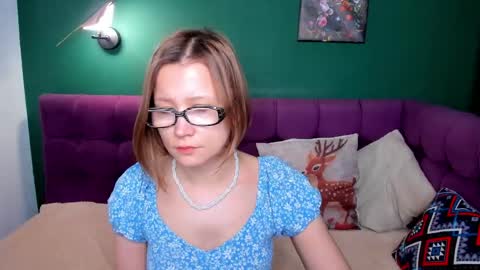 Snapshot of emmaethereal chatting on May 5, 1:35 am Emma 3 online show from May 5, 1:35 am