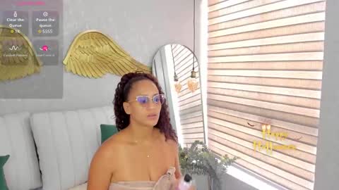 Snapshot of emmaferrary chatting on October 26, 2:12 pm Emma Ferrary online show from October 26, 2:12 pm