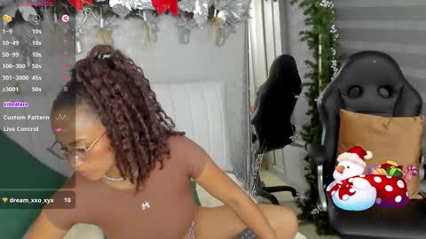 Snapshot of emmaferrary chatting on November 28, 12:46 am Emma Ferrary online show from November 28, 12:46 am