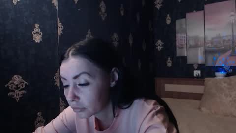 EmmaGoldX online show from February 5, 11:15 am