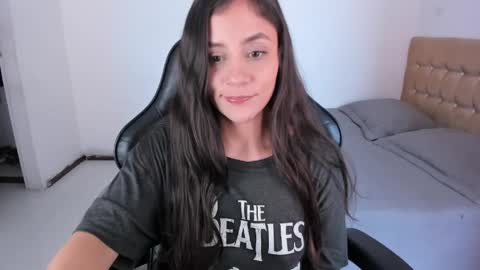 Snapshot of emmagrace99 chatting on April 12, 1:38 pm Jennifer online show from April 12, 1:38 pm
