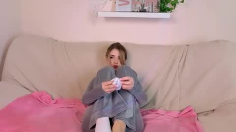 Snapshot of emmakeam_ chatting on October 10, 4:11 am Emma online show from October 10, 4:11 am