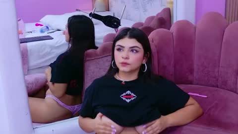 Snapshot of emmaleems chatting on April 14, 6:14 pm Emma Lee online show from April 14, 6:14 pm