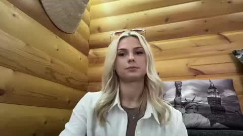 Snapshot of emmalinebareford chatting on June 11, 11:41 am Emma online show from June 11, 11:41 am