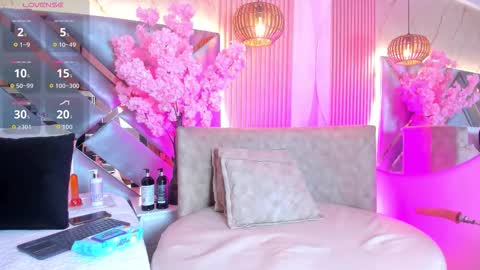 emmalove01 online show from February 9, 2:26 am