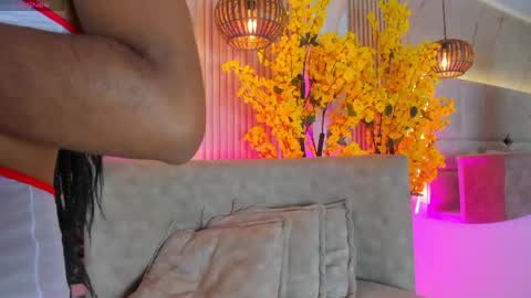 Snapshot of emmalove01 chatting on April 16, 3:18 am emmalove01 online show from April 16, 3:18 am