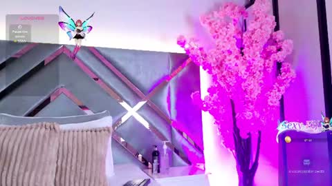 Snapshot of emmalove01 chatting on June 10, 2:34 am emmalove01 online show from June 10, 2:34 am
