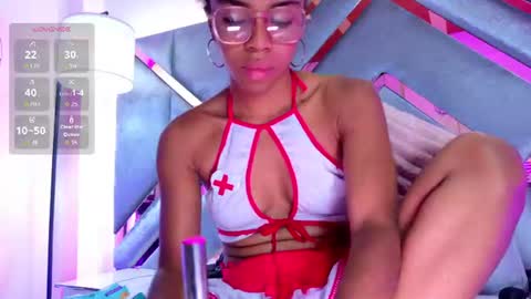 Snapshot of emmalove01 chatting on July 27, 2:40 am emmalove01 online show from July 27, 2:40 am