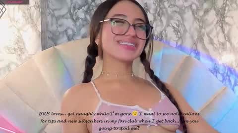 Snapshot of emmamiller__ chatting on March 4, 10:54 am online show from March 4, 10:54 am